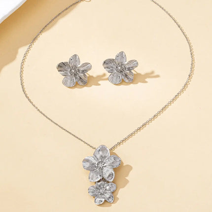 A Set of Women's Jewelry Set, Flower Necklace, Earrings, Simple Set, Suitable for Daily Wear and Gift Giving