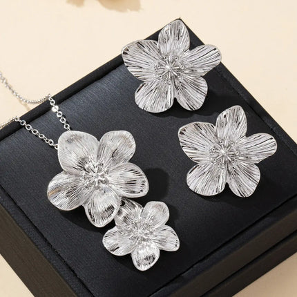 A Set of Women's Jewelry Set, Flower Necklace, Earrings, Simple Set, Suitable for Daily Wear and Gift Giving